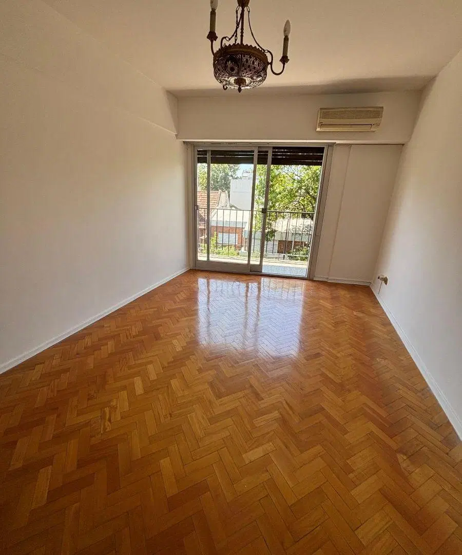 VENTA 4 AMB. AL FRENTE CON BALCON CORRIDO + ESPACIO GUARDACOCHE CUBIERTO. 3