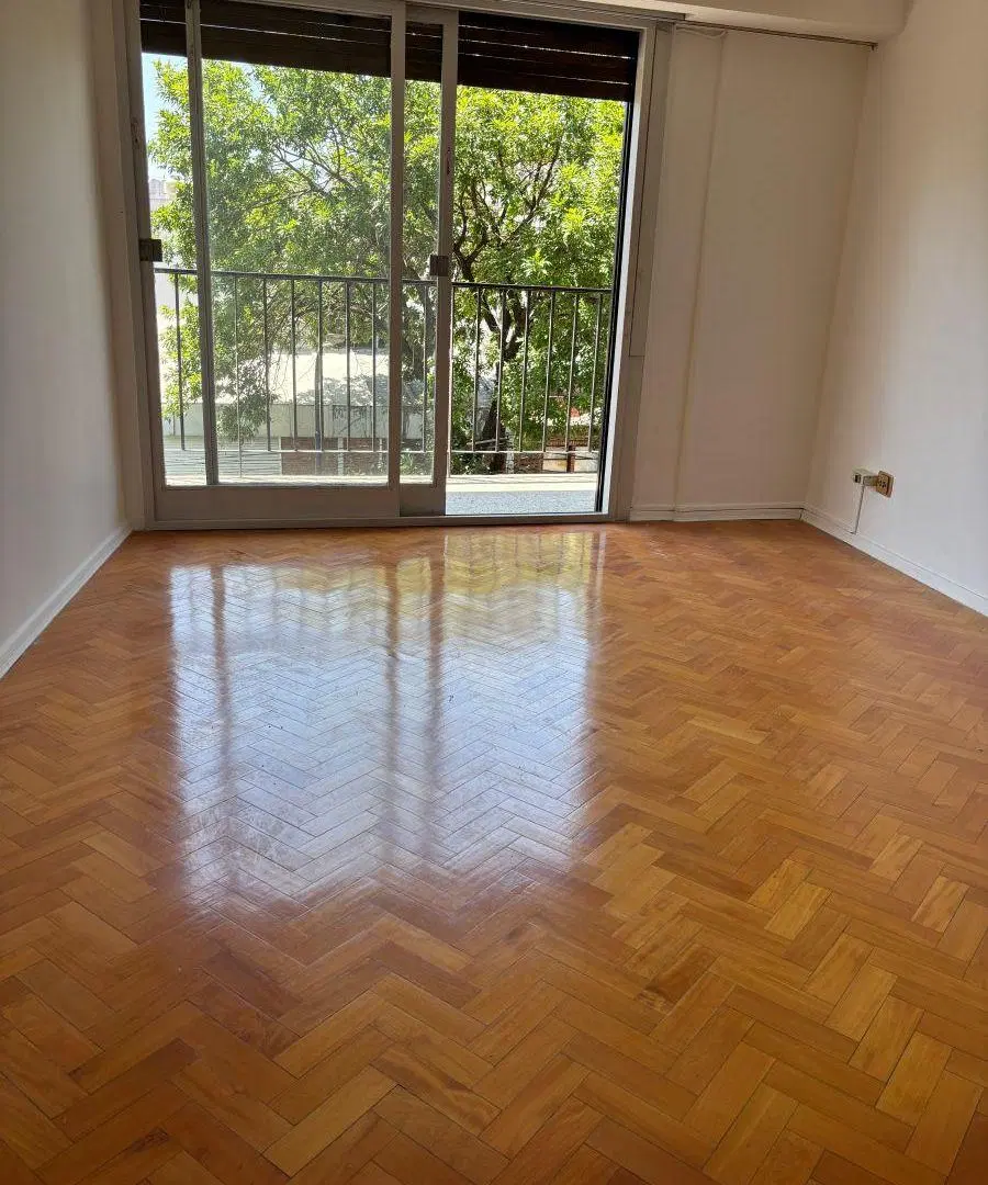 VENTA 4 AMB. AL FRENTE CON BALCON CORRIDO + ESPACIO GUARDACOCHE CUBIERTO. 4