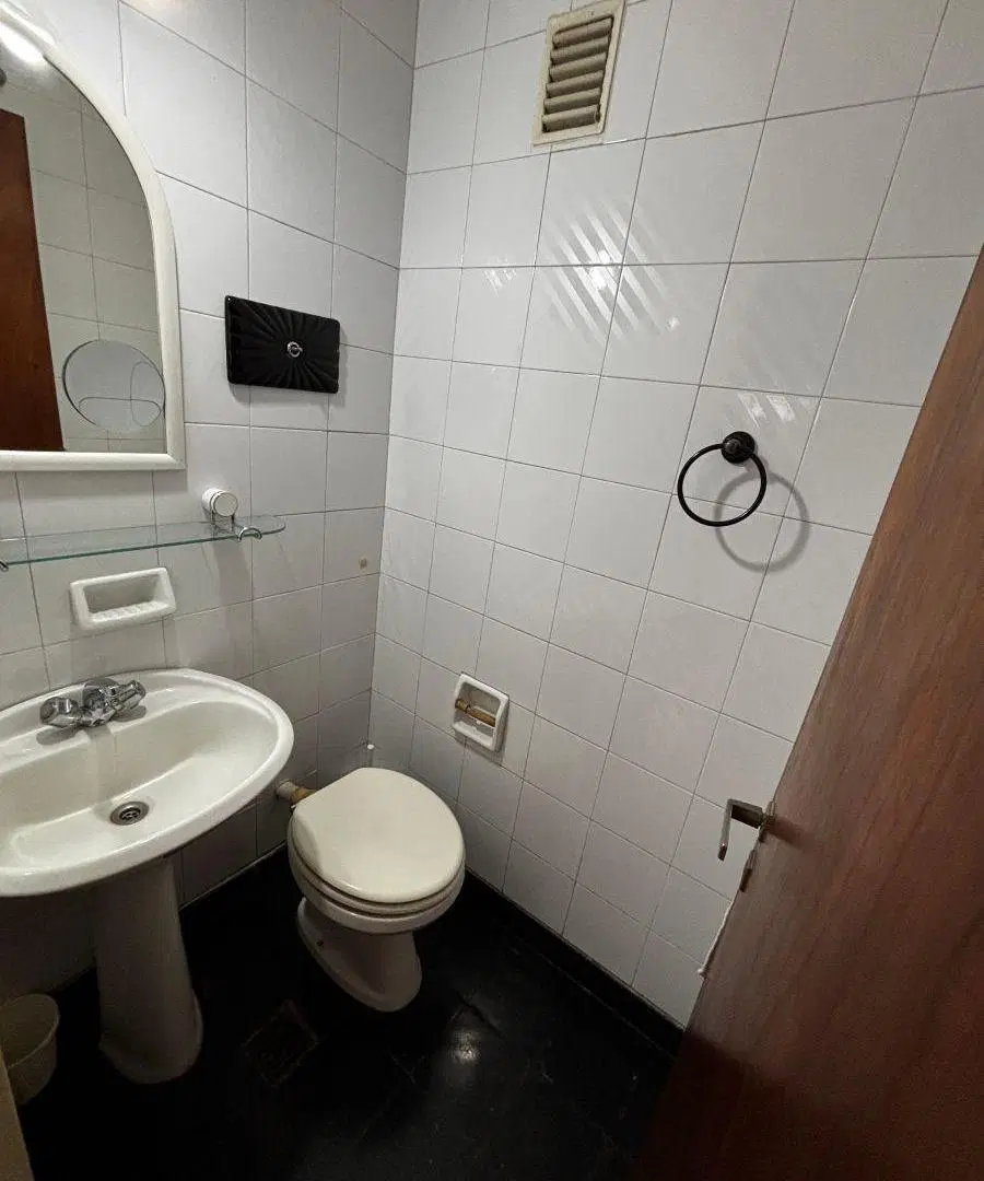 VENTA 4 AMB. AL FRENTE CON BALCON CORRIDO + ESPACIO GUARDACOCHE CUBIERTO. 5