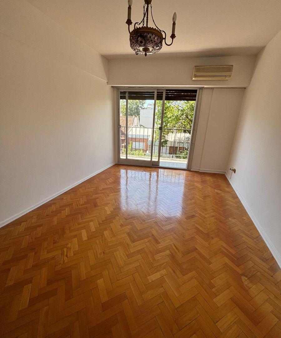 VENTA 4 AMBIENTES AL FRENTE C/BALCON CORRIDO + ESPACIO GUARDACOCHE CUBIERTO. MUY LUMINOSO