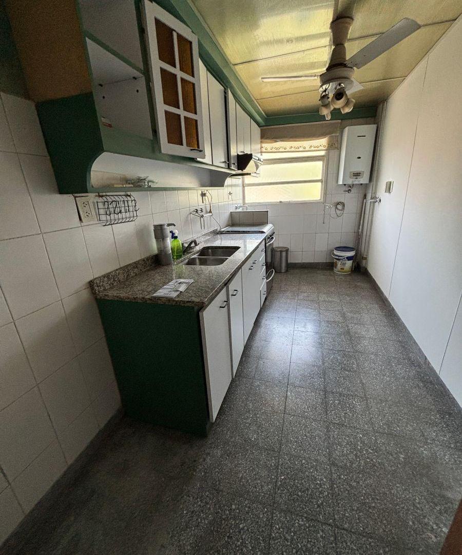 Foto de VENTA 4 AMBIENTES AL FRENTE C/BALCON CORRIDO + ESPACIO GUARDACOCHE, imagen 4