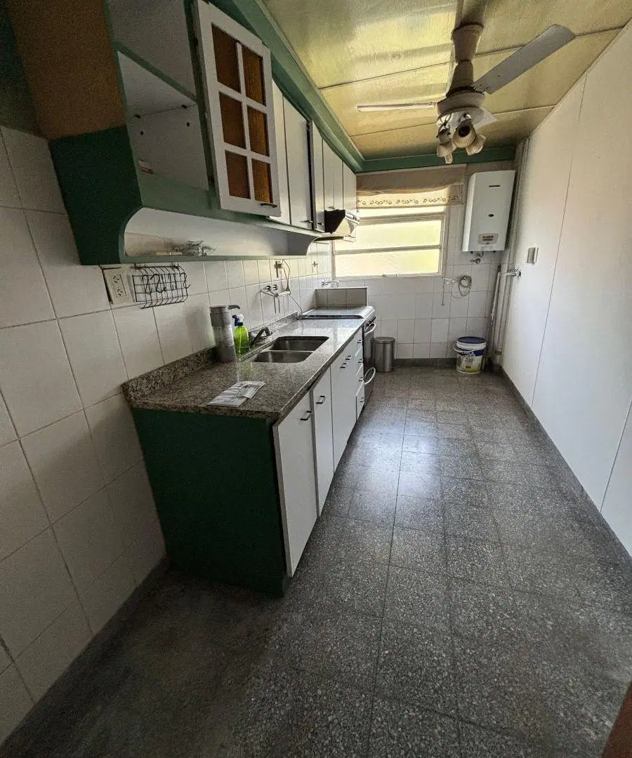 VENTA 4 AMBIENTES AL FRENTE C/BALCON CORRIDO + ESPACIO GUARDACOCHE CUBIERTO. MUY LUMINOSO 4