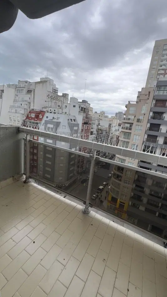 ALQ 24 M - 3 amb a la calle con cochera - centro 4