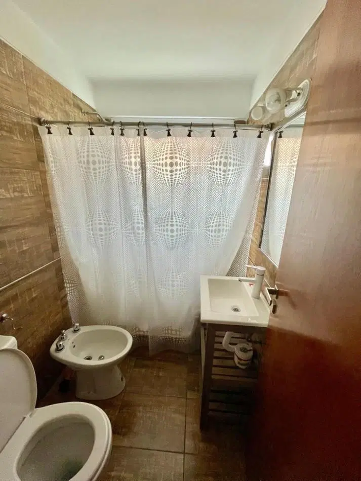 EN VENTA - 3 AMBIENTES A LA CALLE - CON COCHERA - ZONA CENTRO 5