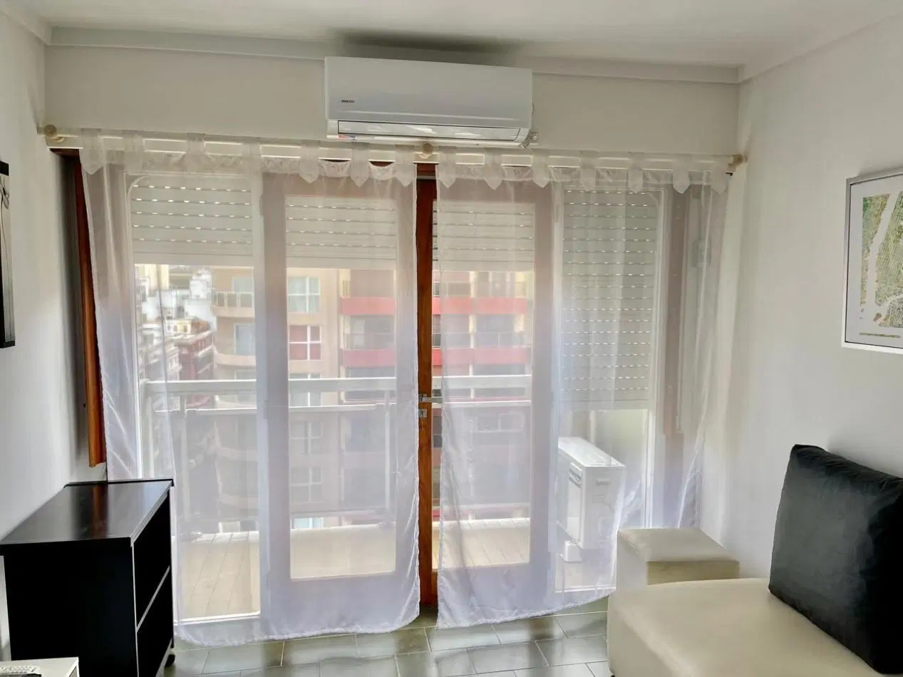 EN VENTA - 3 AMBIENTES A LA CALLE - CON COCHERA - ZONA CENTRO 1