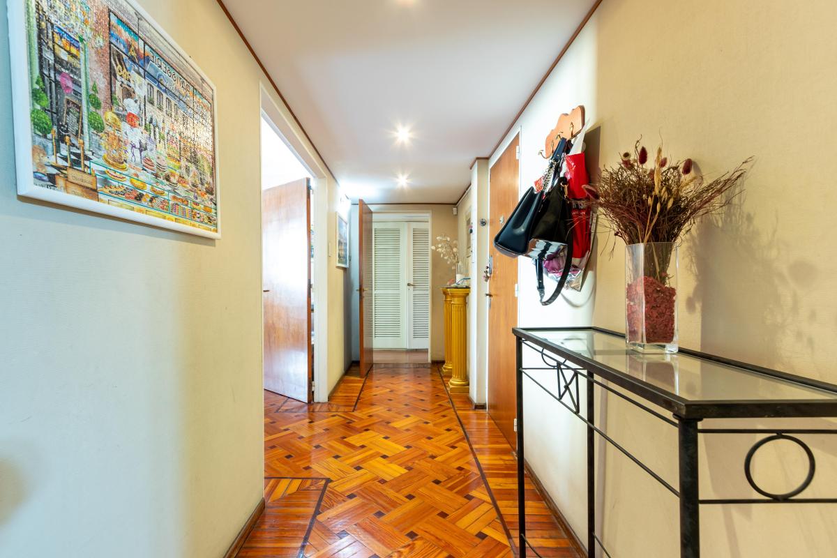 Venta Piso Exclusivo con Cochera. Buenos Aires y Córdoba. 4 Dorm. 3