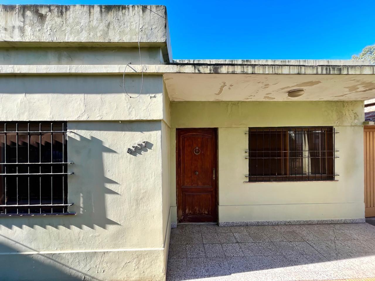 Casa 3 ambientes. | Letonia al 4700