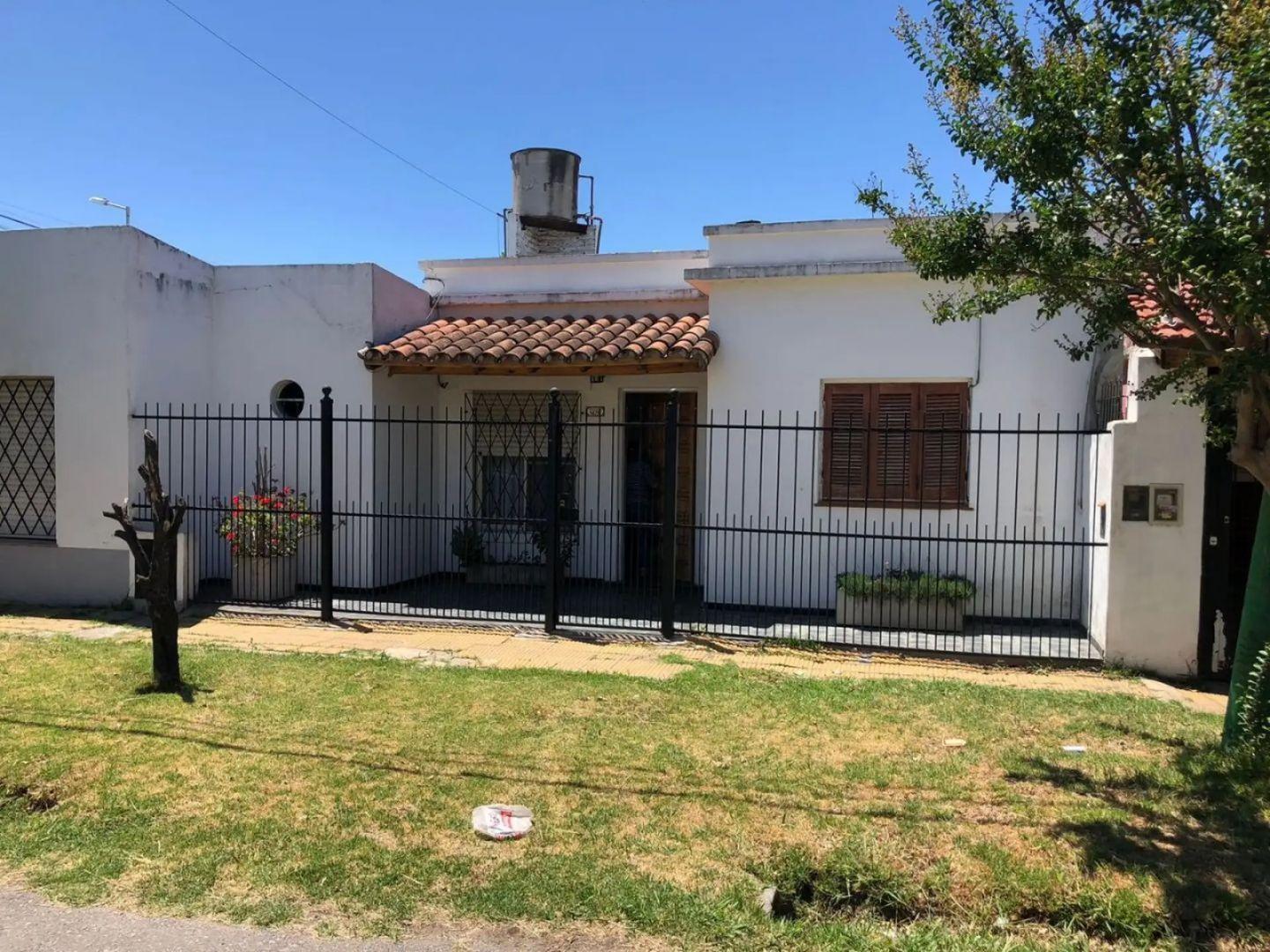 Casa 4 ambientes. | Vallejo al 1400
