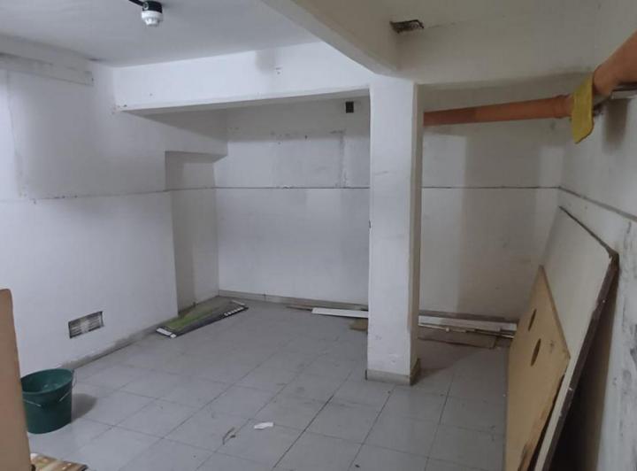 Local . | Av Peron al 1400 5