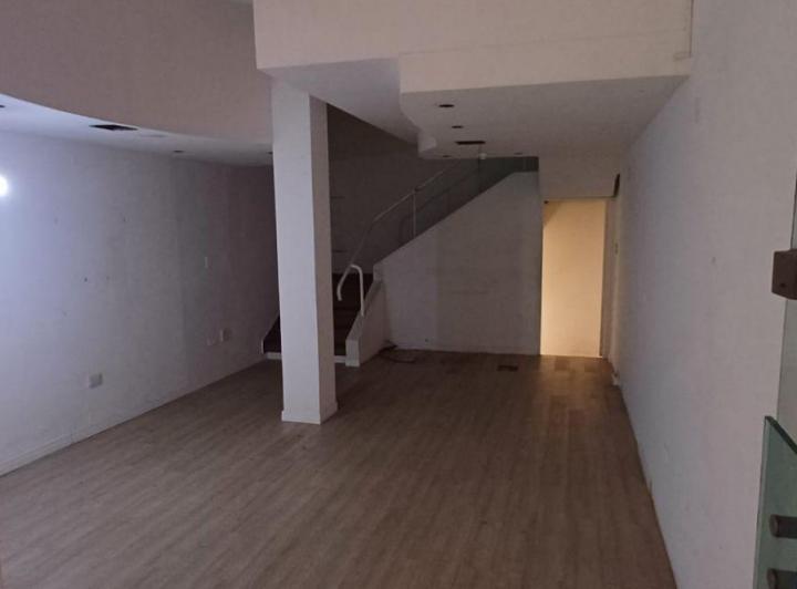 Local . | Av Peron al 1400 2