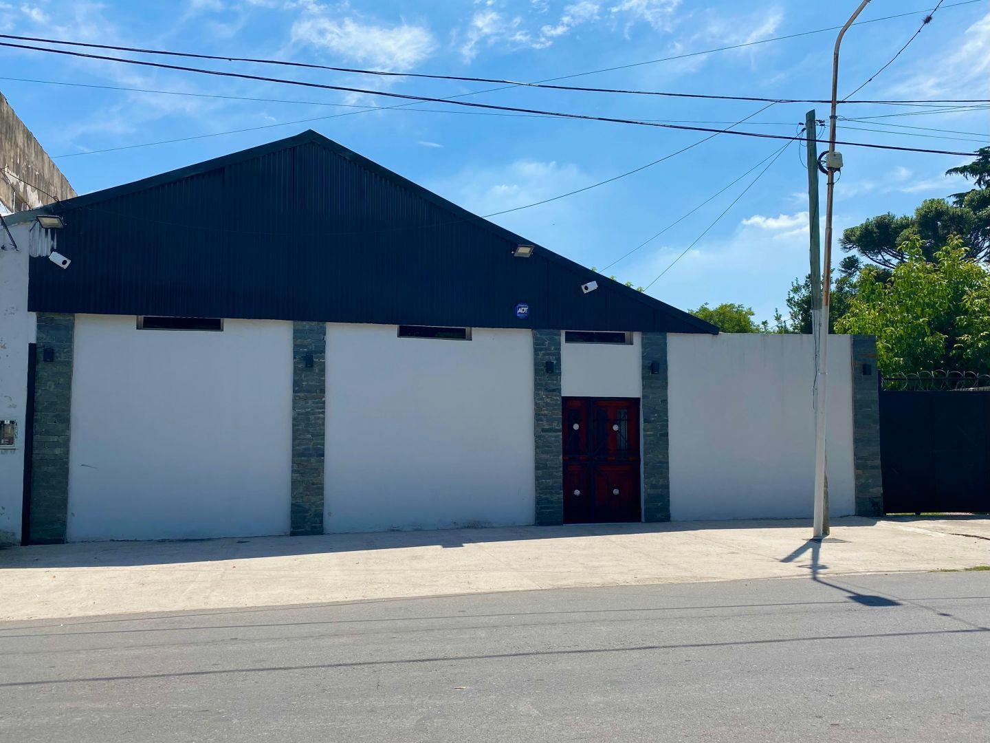 Local . | Triunvirato al 400
