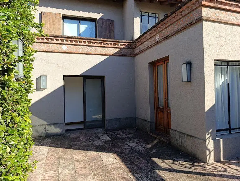 Casa 5 ambientes. | Mayor Irusta al 3700 4