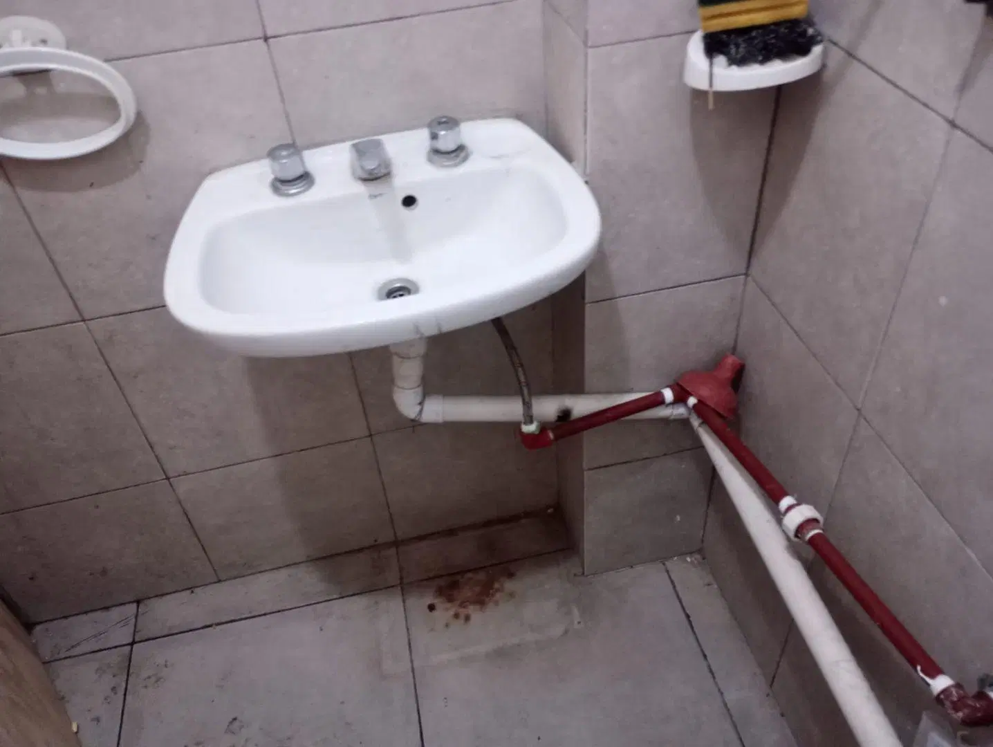 Local . | Av Gaspar Campos al 6200 2
