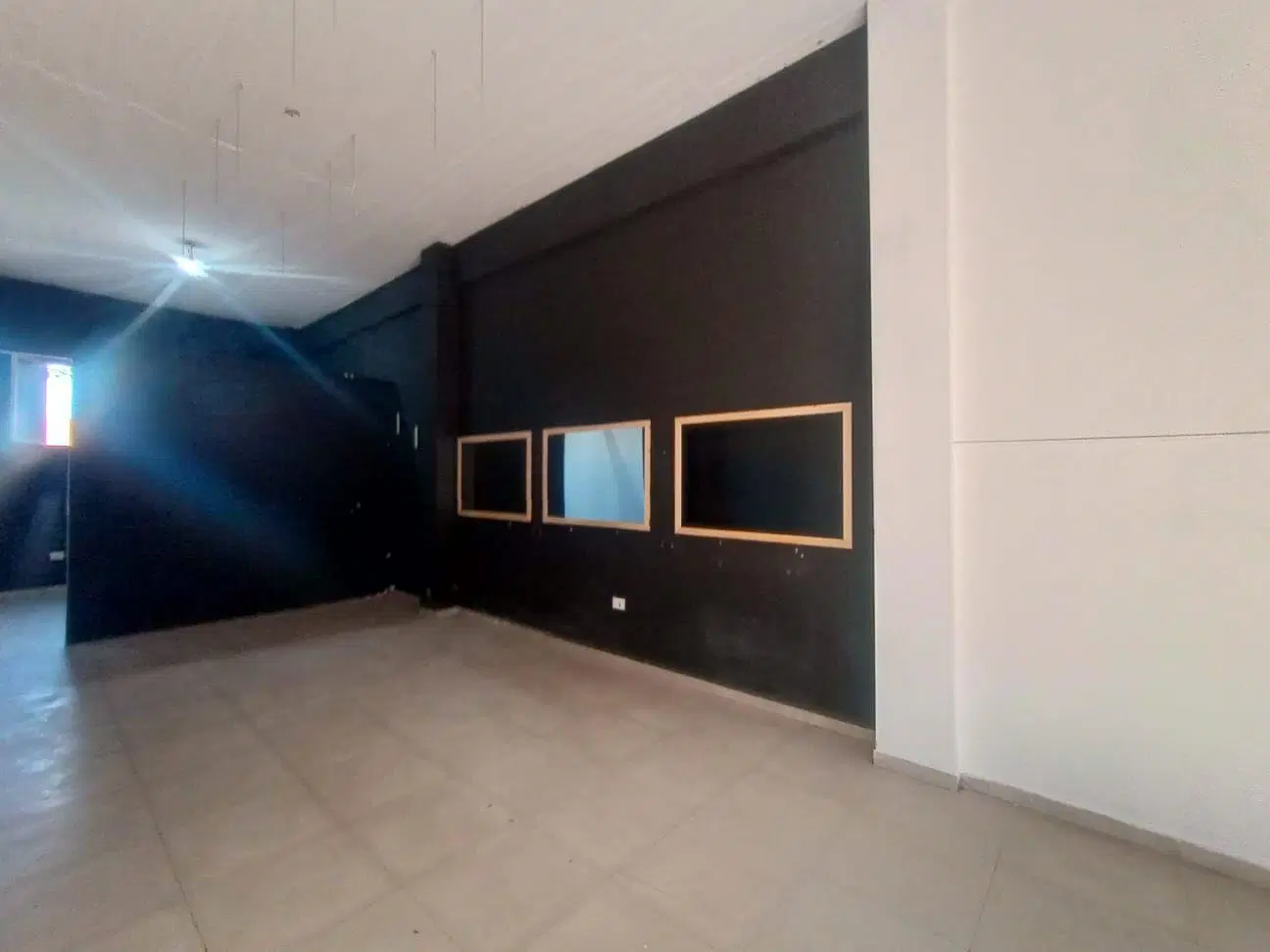 Local . | Av Gaspar Campos al 6200 4