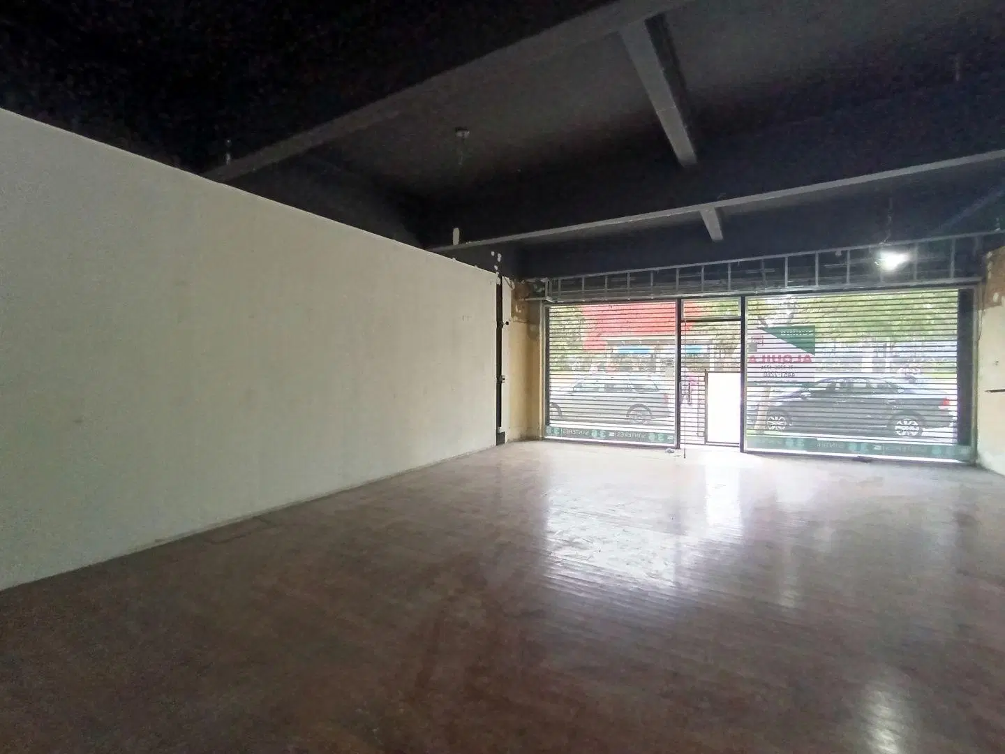 Local . | Av. Tte. Gral Ricchieri al 900 3