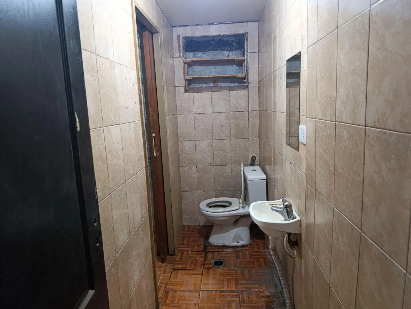 Local . | Av. Tte. Gral Ricchieri al 900 4