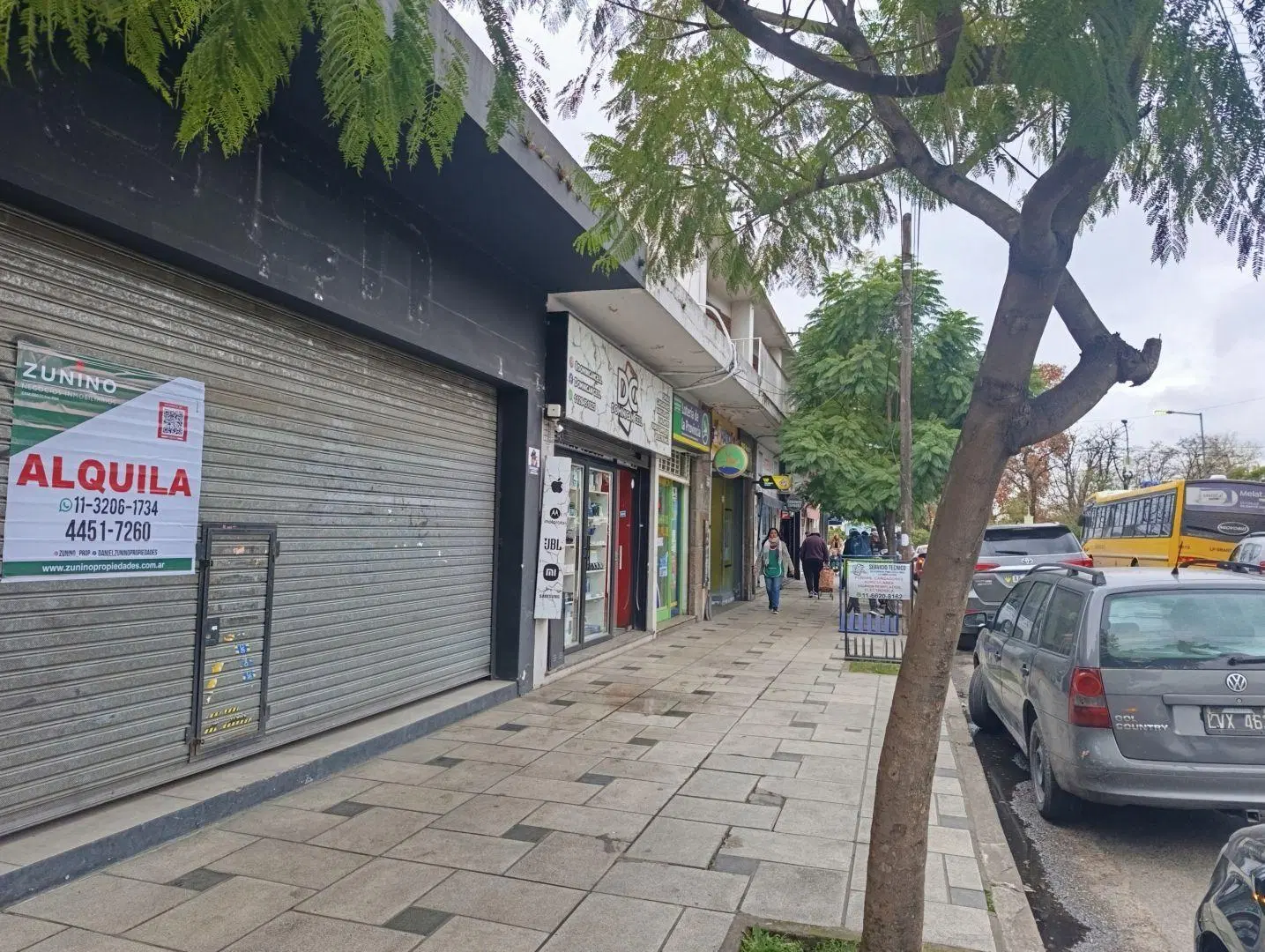 Local . | Av. Tte. Gral Ricchieri al 900 5