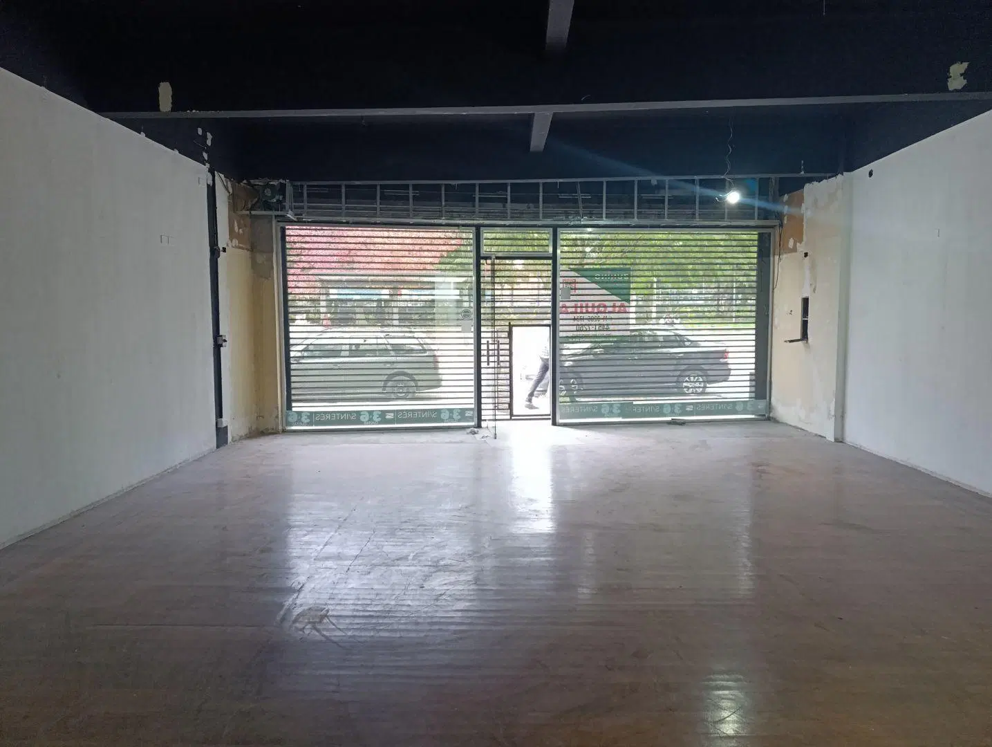 Local . | Av. Tte. Gral Ricchieri al 900 2