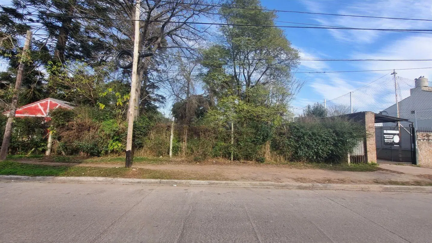 Lote . | Falucho al 1300 4