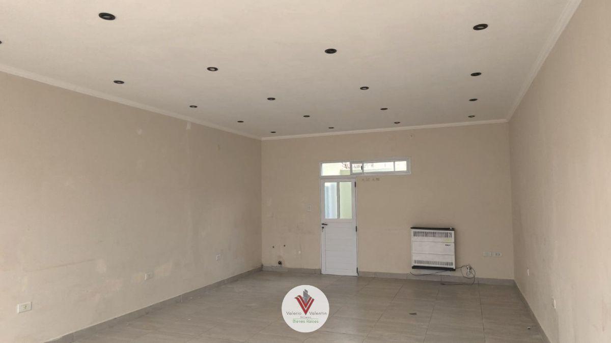 Foto de ESPECTACULAR LOCAL COMERCIAL | 40 M2 | MUY LUMINOSOS | VIDRIERA, imagen 2