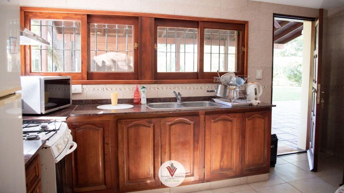 Foto de CHALET CON PARQUE DE 1759 M² Y CASA DE HUÉSPEDES INDEPENDIENTE EN B°, imagen 4