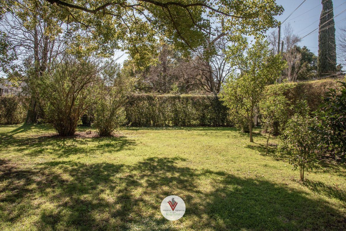 Foto de CHALET CON PARQUE DE 1759 M² Y CASA DE HUÉSPEDES INDEPENDIENTE EN B°, imagen 3