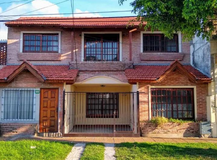 Alquiler Casa 6 Ambientes C/Fondo y Cochera En Castelar Norte 1
