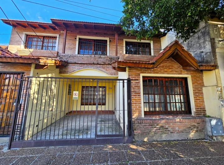 Alquiler Casa 6 Ambientes C/Fondo y Cochera En Castelar Norte 3
