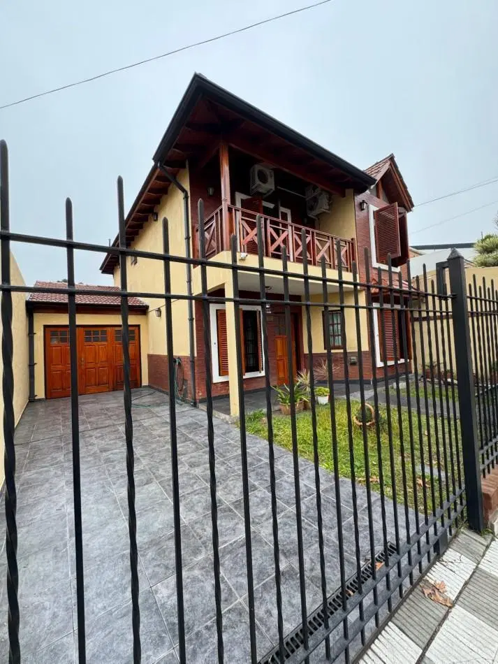Chalet 5 Ambientes Con Parque en Castelar Norte 2