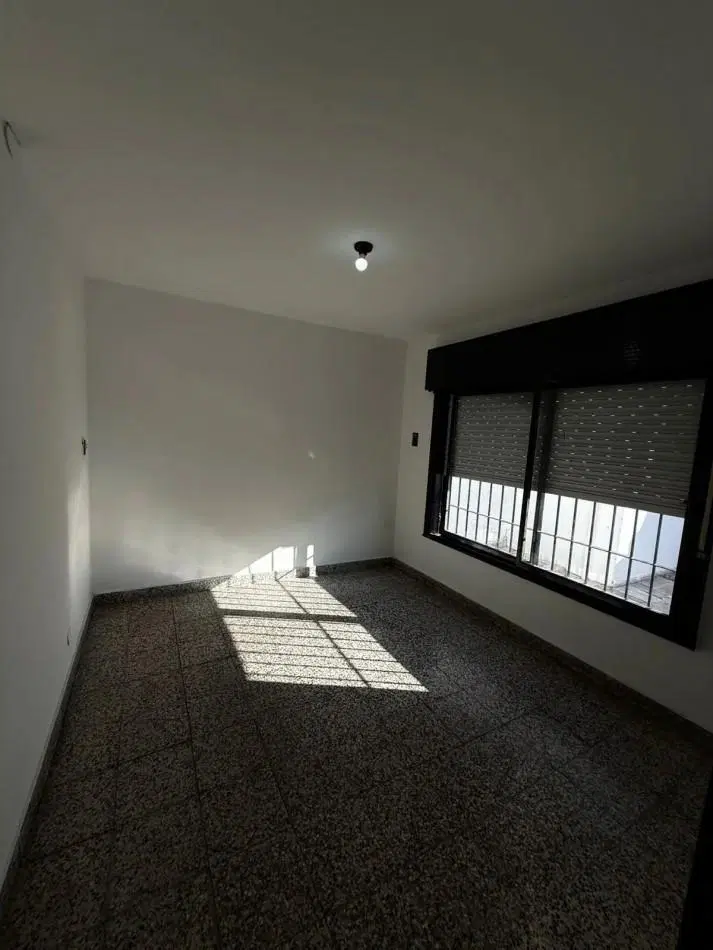 Casa 3 Ambientes con Cochera en Castelar Norte Apto Credito 8
