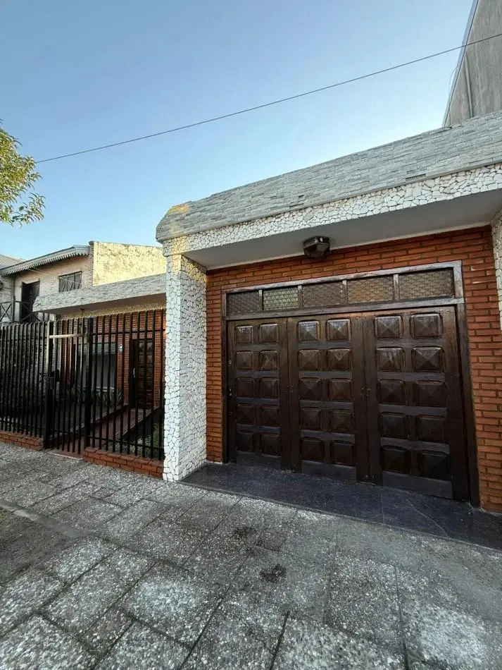 Casa 3 Ambientes con Cochera en Castelar Norte Apto Credito 5