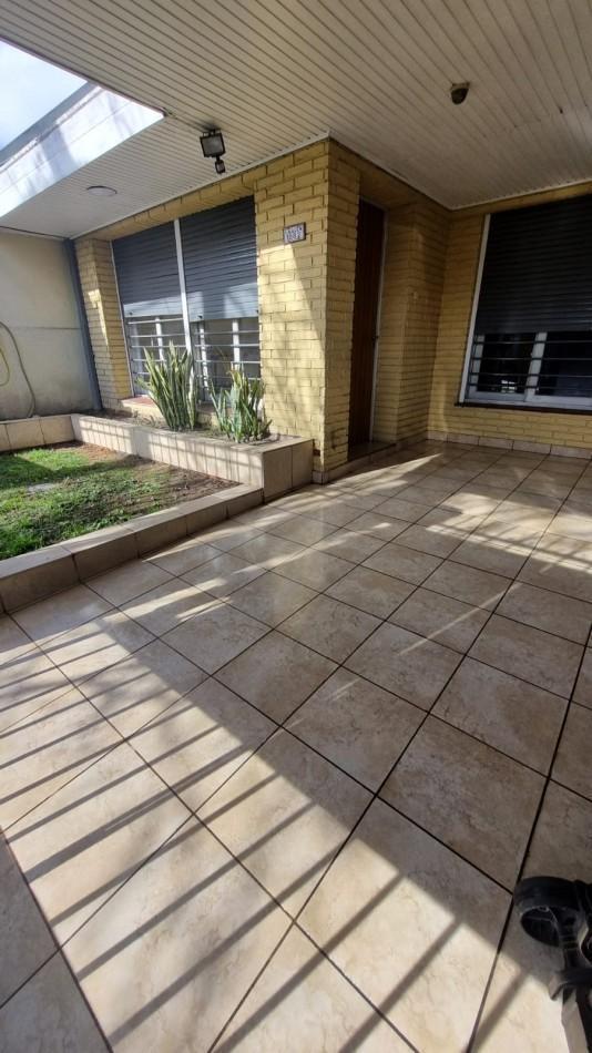 Foto de Alquiler Casa 3 Amb C/Patio En Castelar Norte, imagen 2