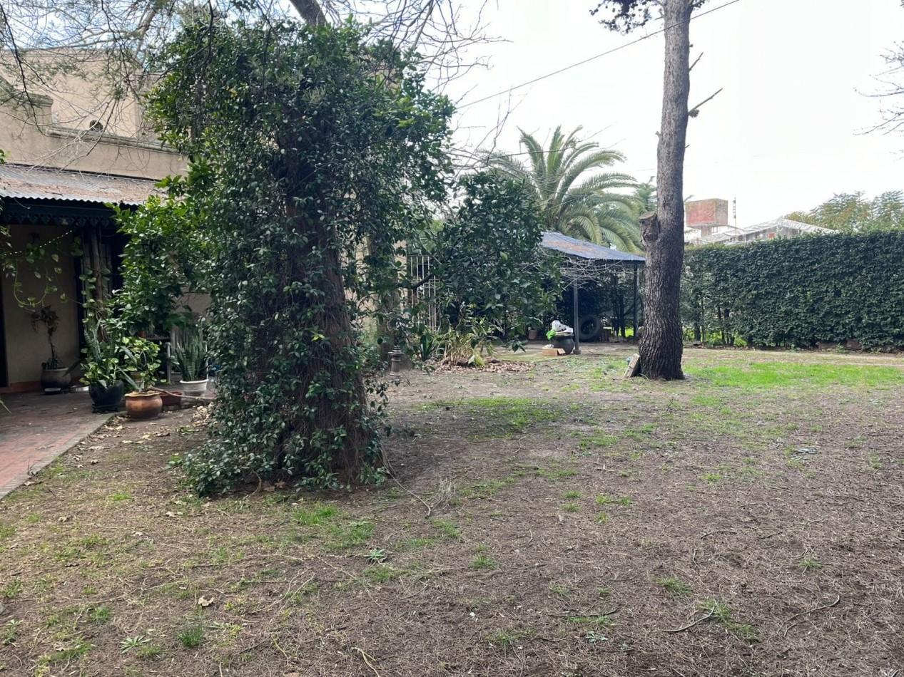 Foto de GRAN LOTE EN ESQUINA DE 1.120 M² CON CHALET - IDEAL INVERSORES Y, imagen 1