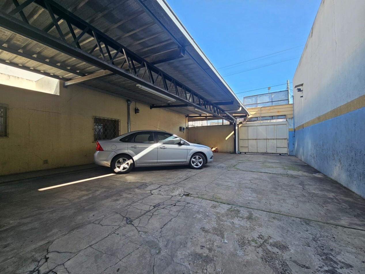 Foto de Casa + Galpon en Moron Zona Comercial, imagen 1