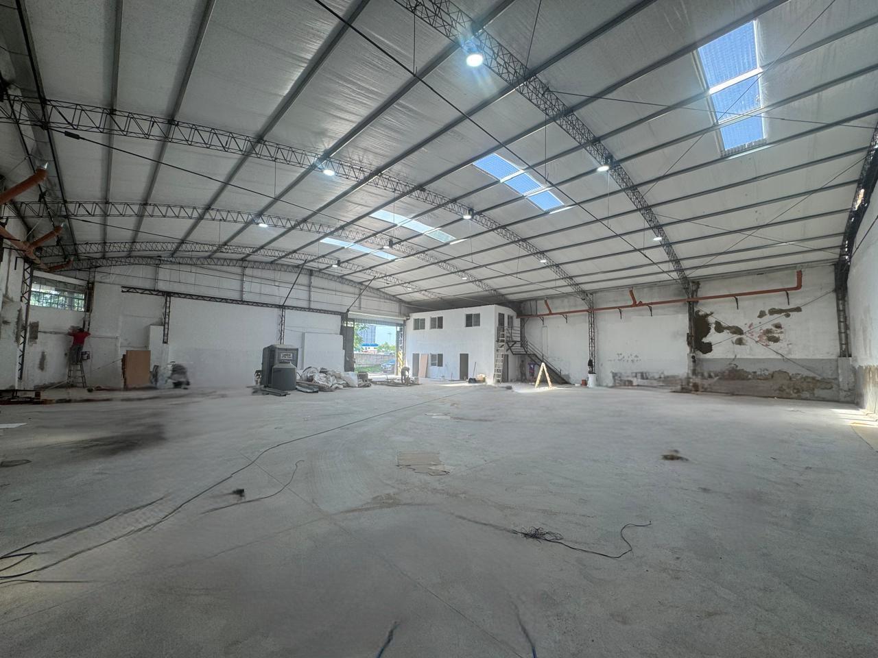 Galpón - Depósito  750 m2.  en Barracas   - ALQUILER