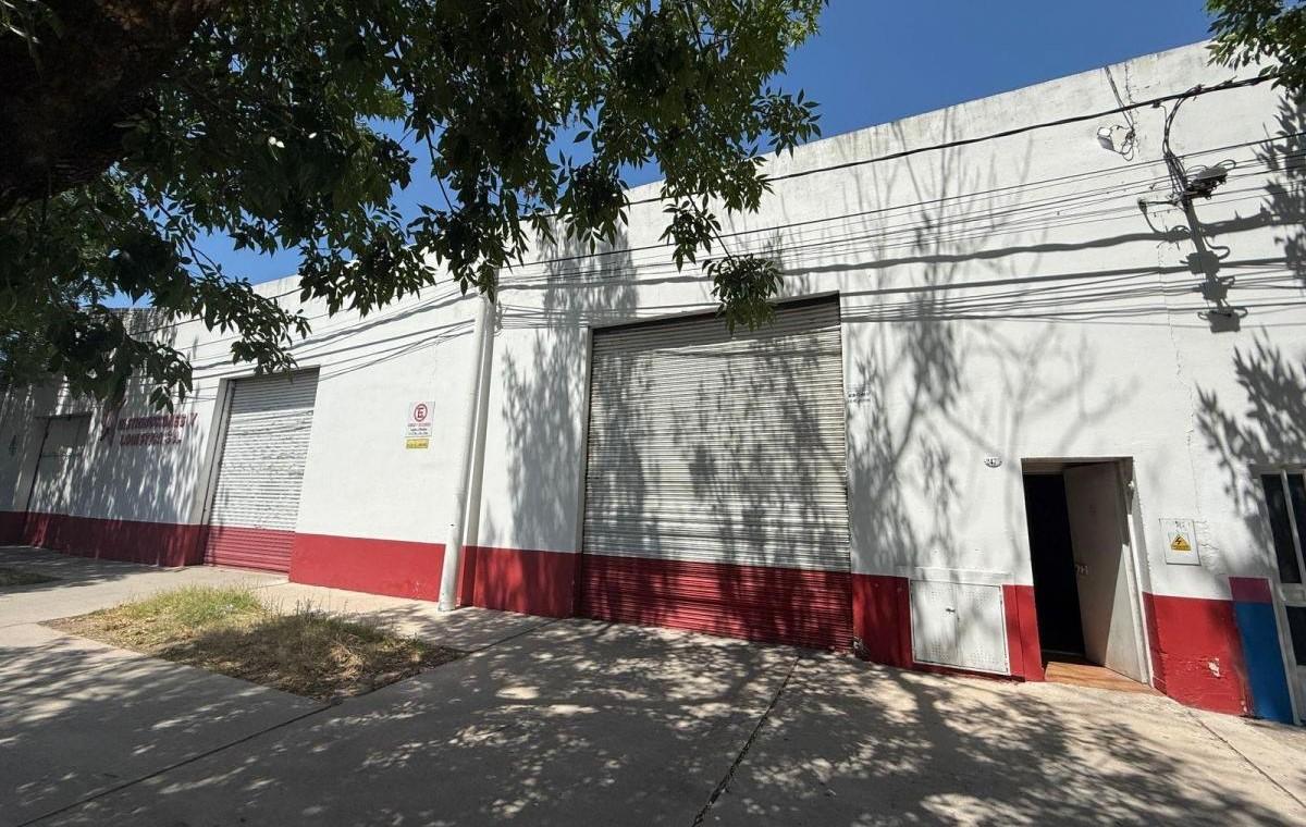 Excelente deposito en Saladillo de 1000 m2 zona centrica - VENTA