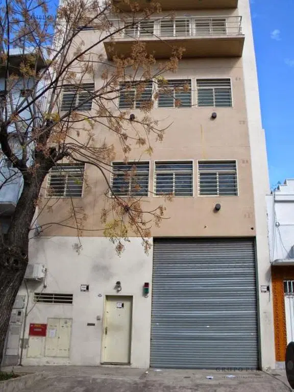Oficina Galpón 1400 m2 Alquiler Flores 5