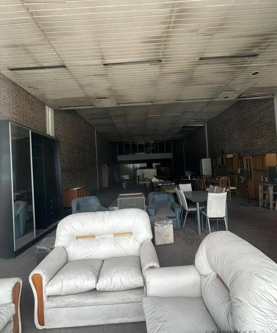 Local en Piñeyro 4