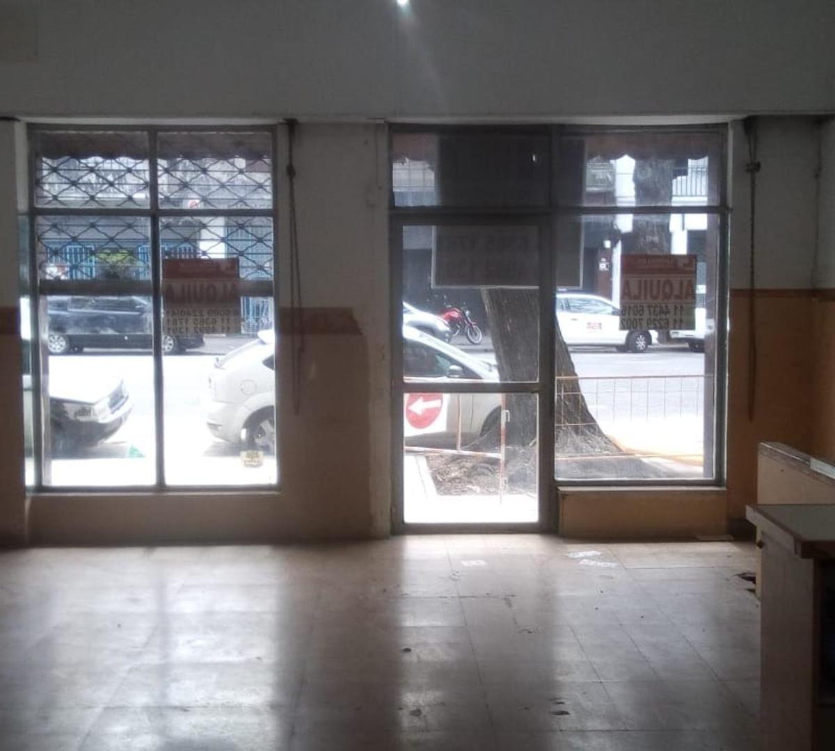 Foto de VENTA LOCAL COMERCIAL CHACARITA VIDRIERA AL FRENTE - CON O SIN RENTA, imagen 3