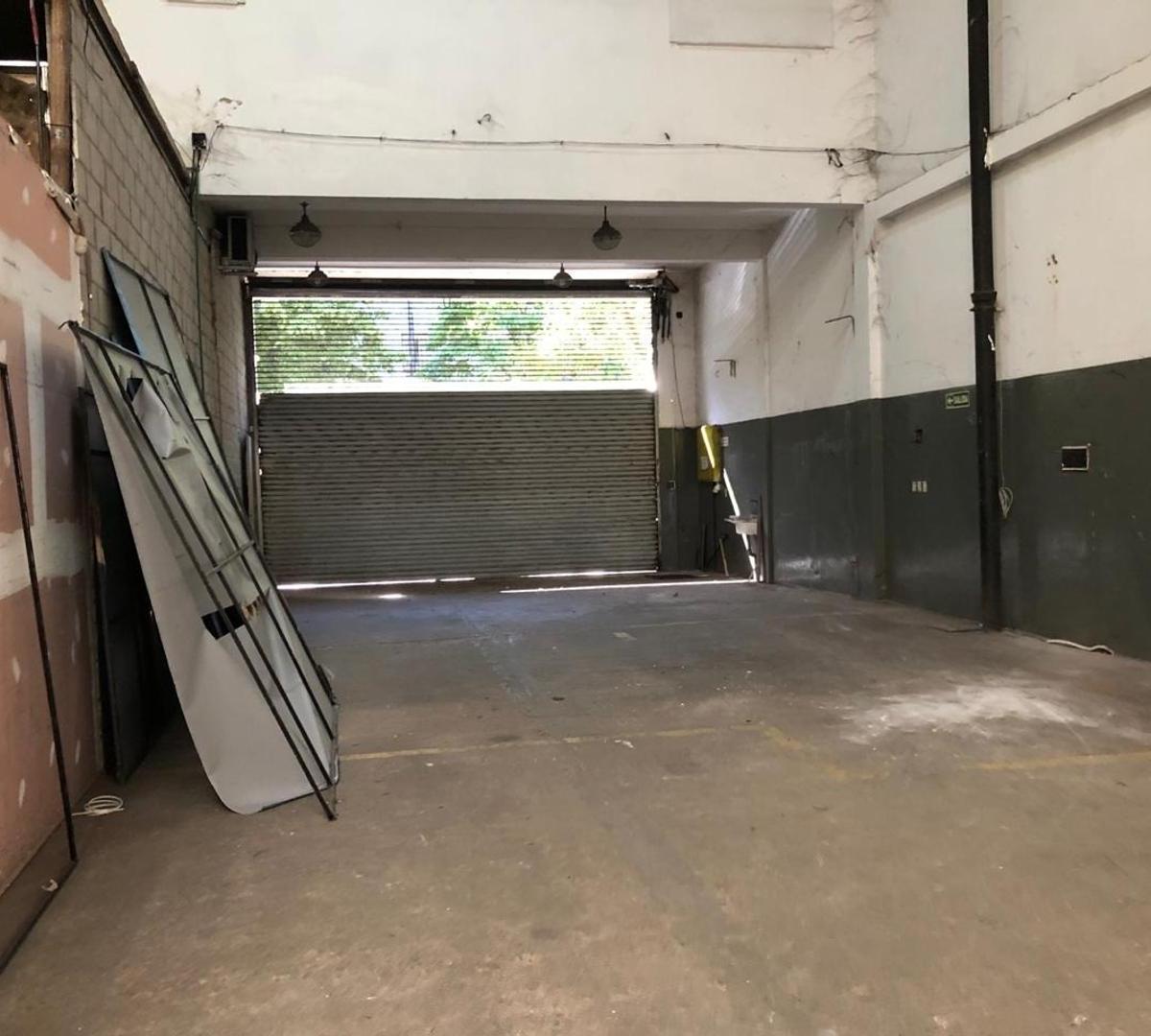 Inmobiliaria Vende Galpon V. Urquiza 3