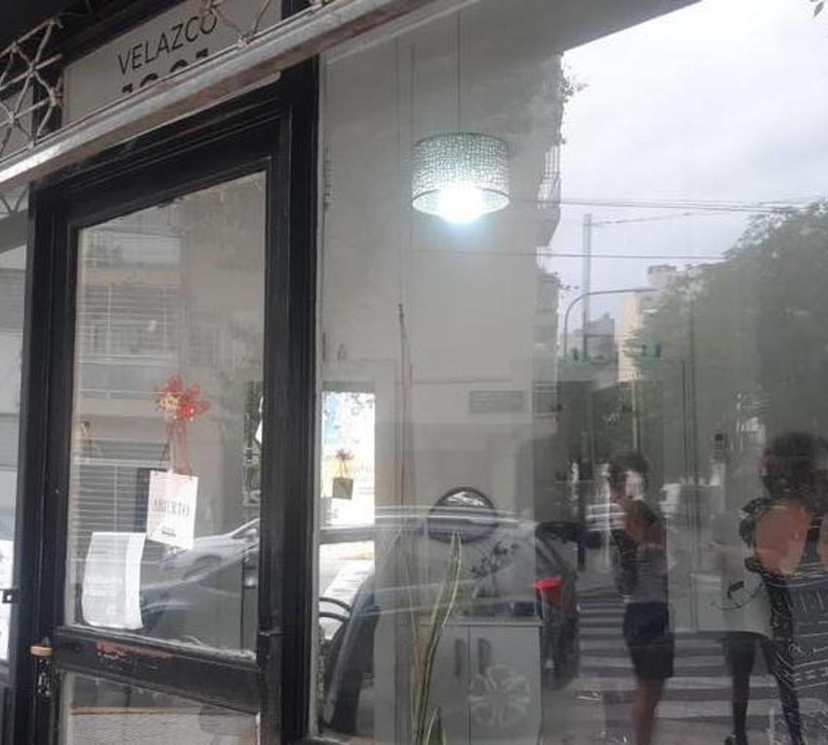 LOCAL VENTA ESQUINA CON BUENA RENTA