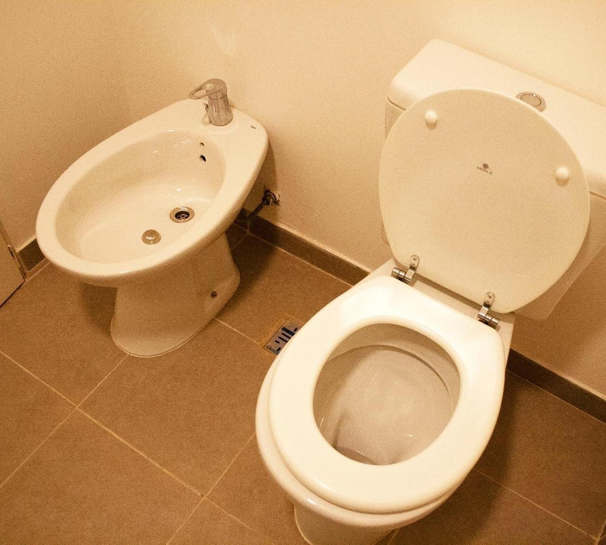 Semi Piso a Nuevo 3 Dorm. 2 Baños 4