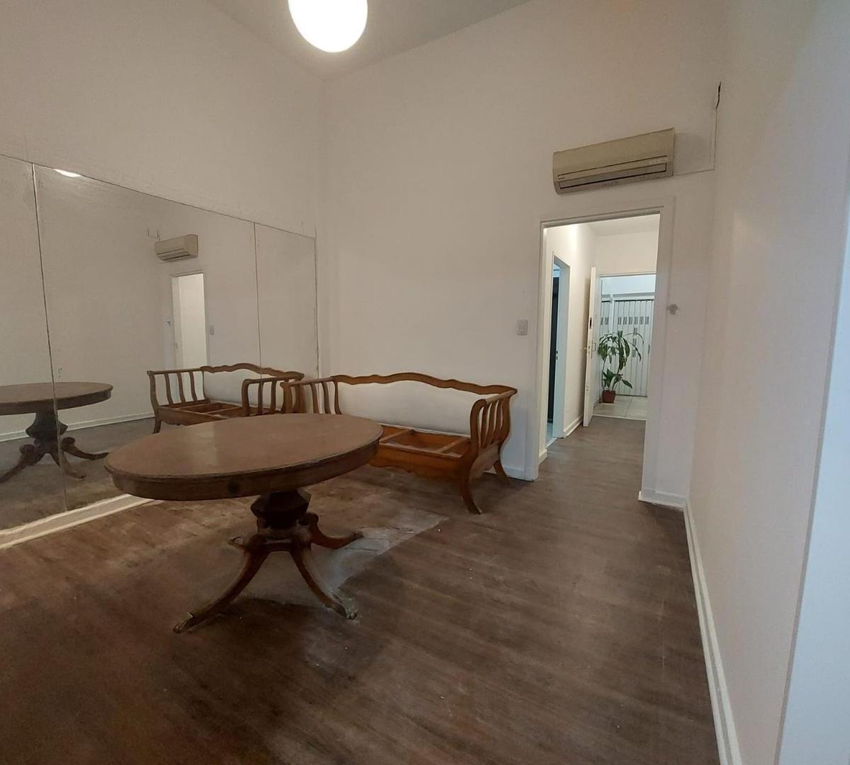 VENTA PB 4 AMB 2 BAÑOS RIOBAMBA Y CORDOBA FINANCIA PERMUTA