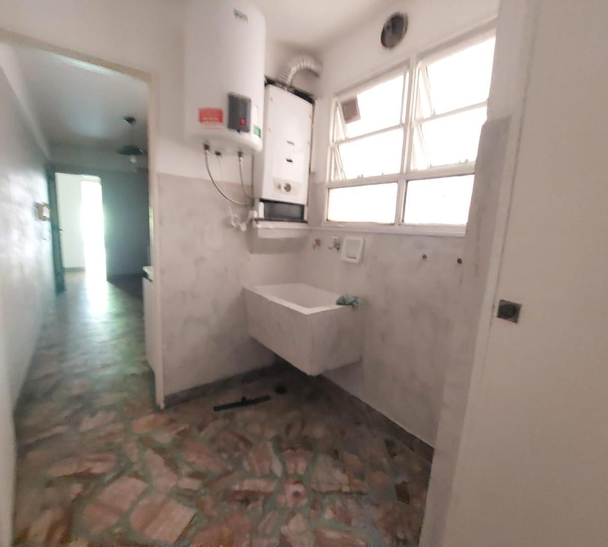 Venta 4 Amb 3 Baños Frente Plaza Flores 1