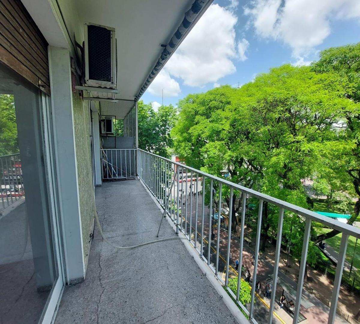 Venta 4 Amb 3 Baños Frente Plaza Flores 5