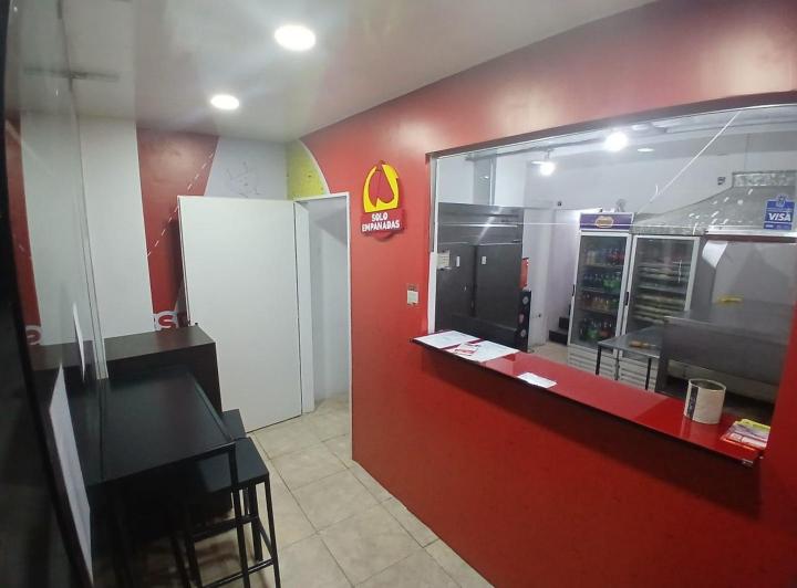 LOCAL CON RENTA 7% DOBLE ALTURA SIN EXPENSAS POLO GASTRO