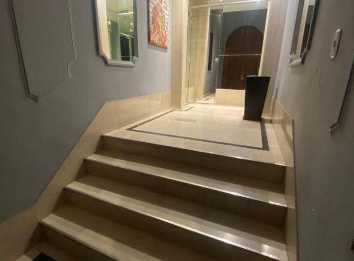 EDIFICIO DE 4 PISOS CON GRAN LUMINOSIDAD Y ASCENSOR 4