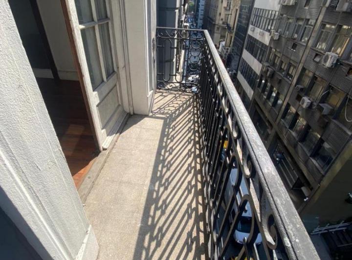 EDIFICIO DE 4 PISOS CON GRAN LUMINOSIDAD Y ASCENSOR 1