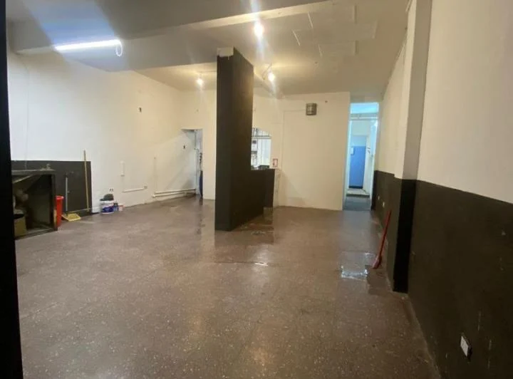 LOCAL TODO PB EX RESTO CON GAS Y TIRAJE 2 BAÑOS 1