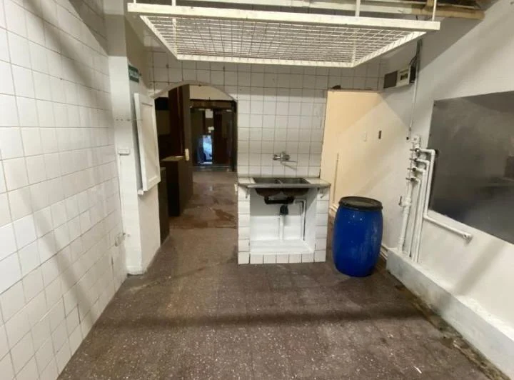 LOCAL TODO PB EX RESTO CON GAS Y TIRAJE 2 BAÑOS 2
